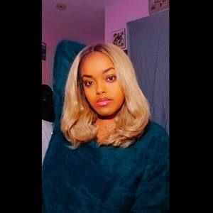 Meet your Posher, Kayla